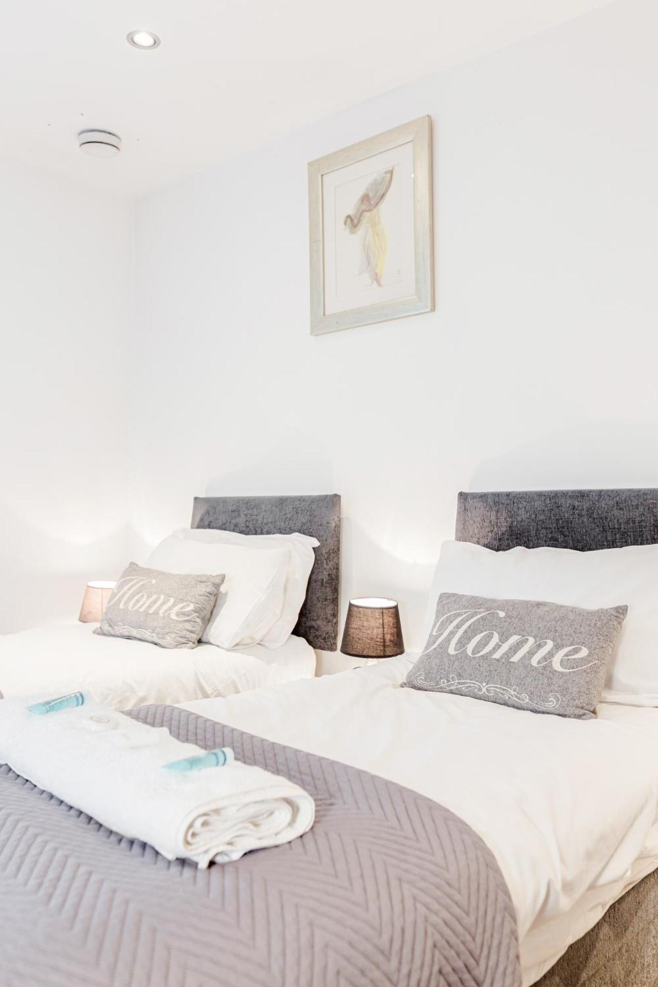 Premium Apartments By Excel Лондон Экстерьер фото